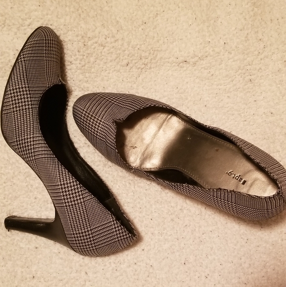 Womens pumps - Picture 2 of 3